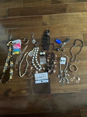 Assorted Women's Fashion Jewelry Set - Neutral and Black Pieces
